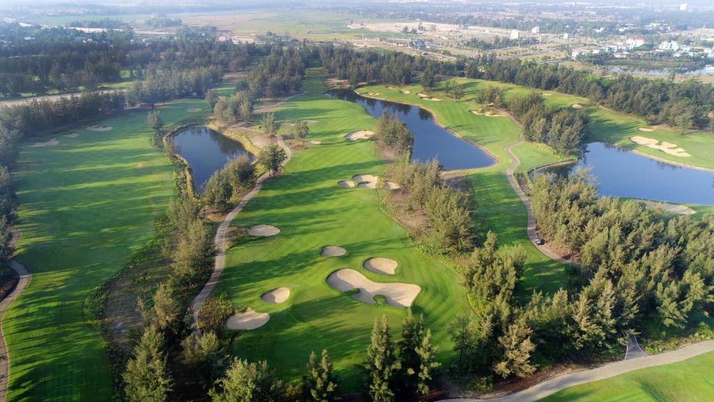 S&acirc;n Golf Montgomerie Links